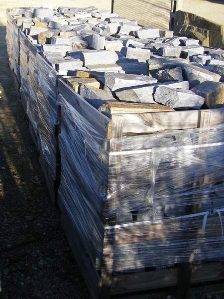 Palette de moellons tranchs