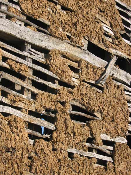 Mur de terre charpent