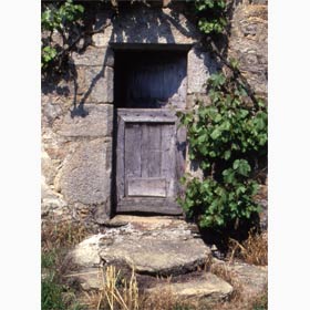Encadrement de porte et seuil en pierre